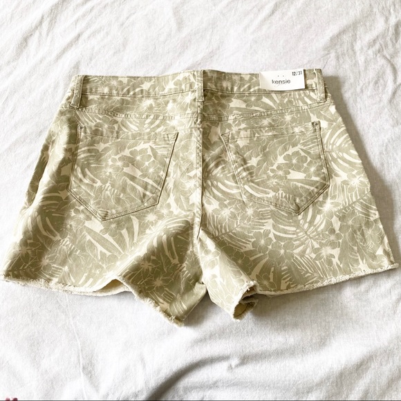 KENSIE Jean Shorts Light Sage Green Safari 12/31 NEW NWT - Picture 2 of 10